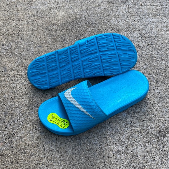 EUC WMNS NIKE BENASSI SOLARSOFT SLIDES
JDI TEALS AQUAS WHITES LIMIT RARE COLOR - Picture 2 of 9